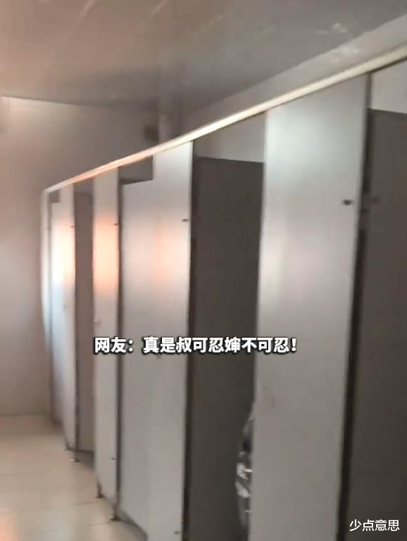 “这就是女厕所!”武汉一高校女生吐槽厕所,10个坑位保洁占6个