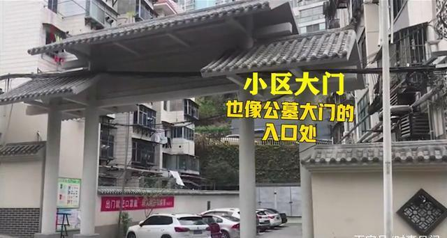 小张所见所闻 湖北一商业街统一更换黑白招牌，被吐槽像公墓
