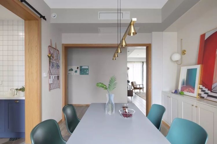 现代简约混搭,一体式设计增加的收纳空间,美观实用