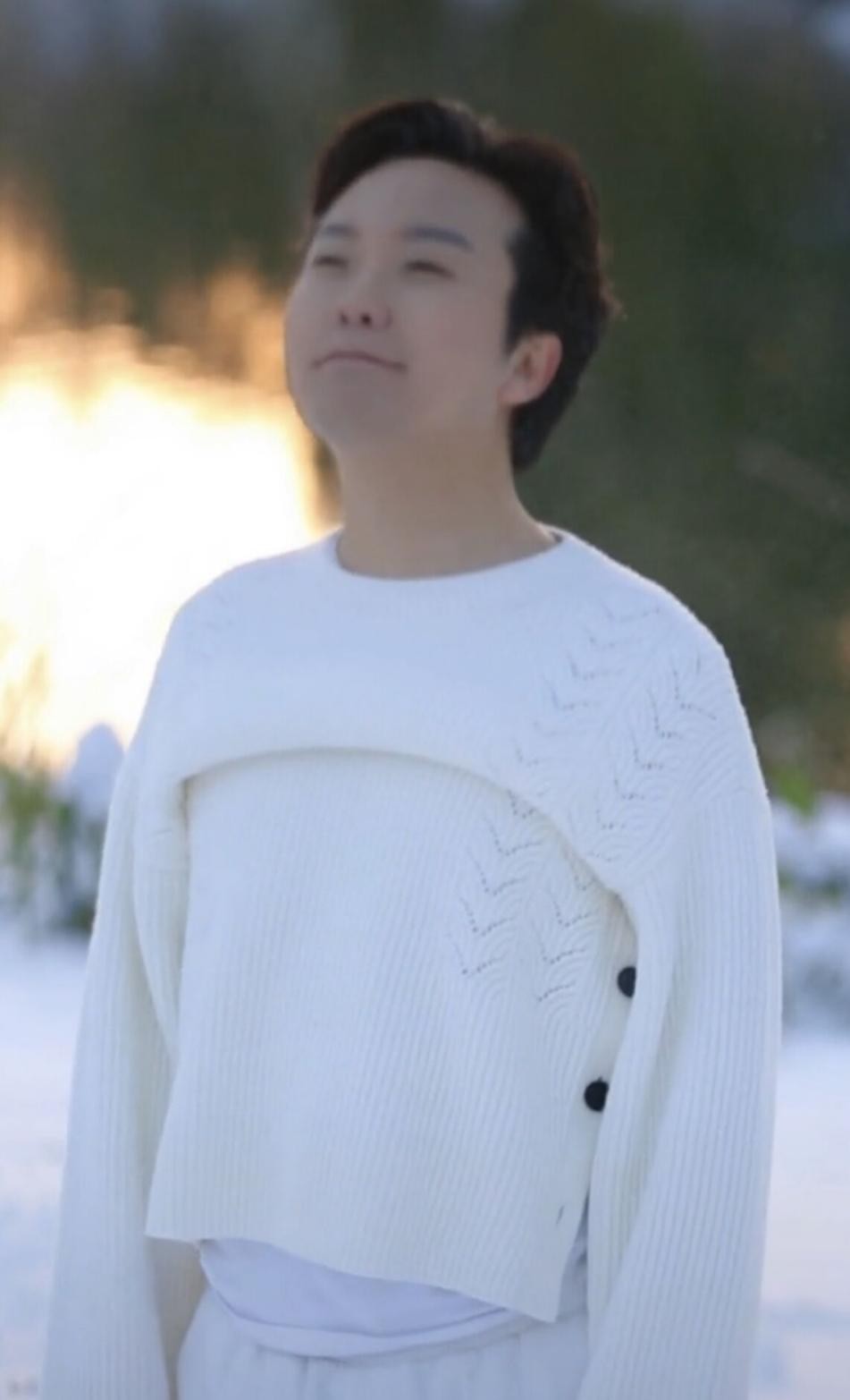 李玉刚|李玉刚悼念父亲，跪倒雪地上太心碎，43岁仍单身没完成爸爸遗愿