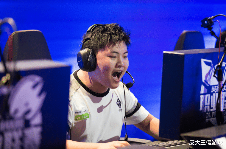 江苏省|职业选手那么多，为什么UZI如此招黑？问题出在哪里？