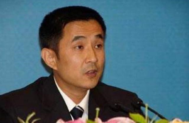 王永红|王永红：公司破产丝毫不慌，套61亿携女明星出逃，亲爹去世都不回