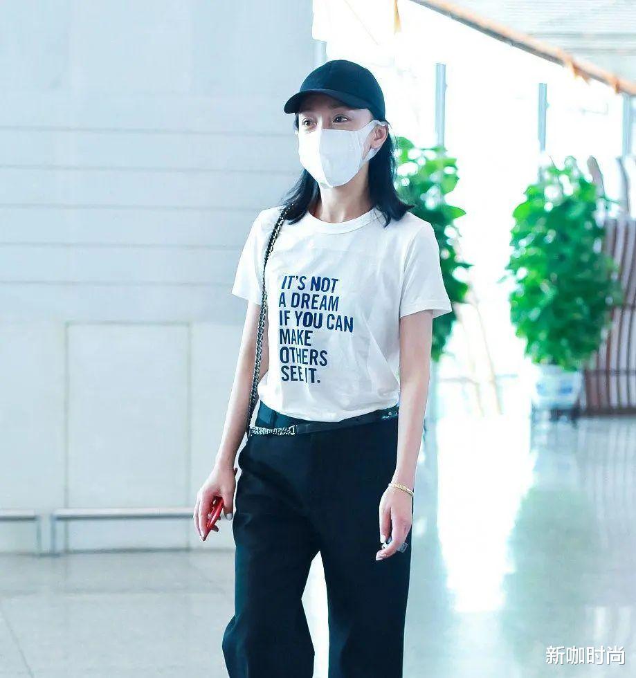 新咖时尚|周迅真是女明星中的清流,一身朴素造型,素颜出镜也难挡清澈眼眸