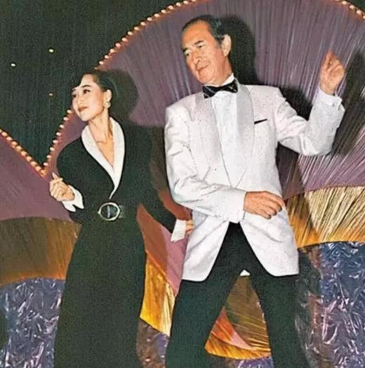 谢贤|刀架脖子上谢贤1600万赌债还不了，狄波拉盛装打扮后找到赌王何鸿燊