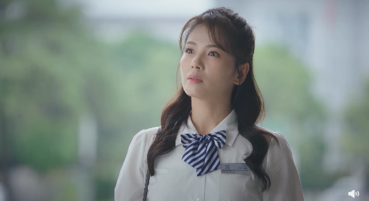 李沁|刘涛林峯亲密戏曝光！跪在海边含泪相拥吻，43岁演少女被嘲显老