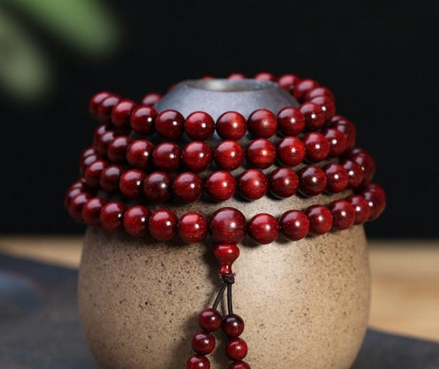 小叶紫檀|小叶紫檀手不盘可以直接上手戴吗？答案来了