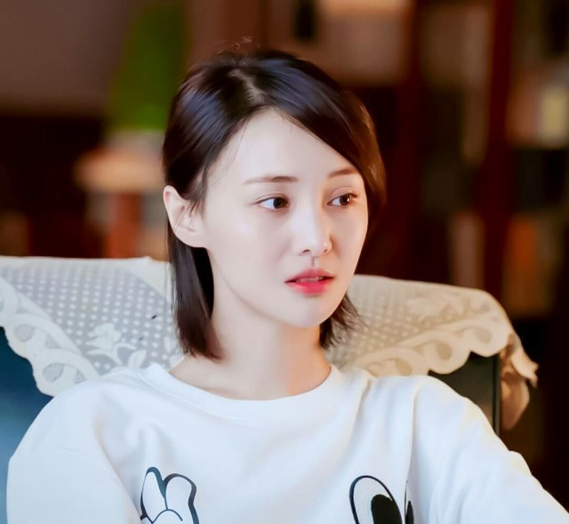 郑爽|郑爽事情再出新瓜，没想到第一个站出来挺她的会是曾经的“仇人”