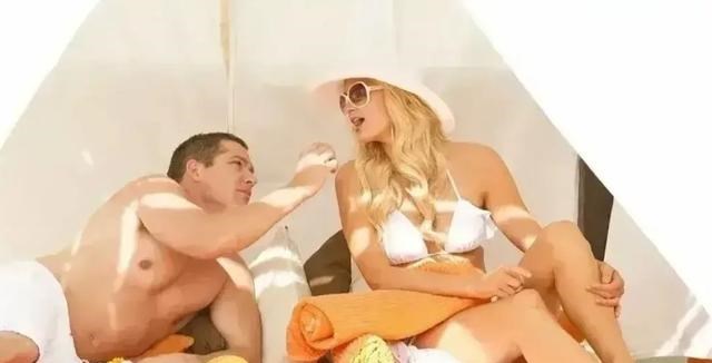 清浅微笑的我|这个男的到底是看上希尔顿的人，还是看上希尔顿的钱呢？