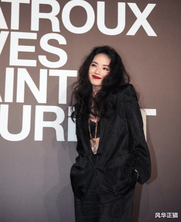 舒淇|舒淇红唇卷发造型太美，白皙皮肤慵懒气质，妩媚霸气