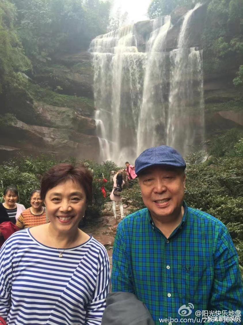 师胜杰|师胜杰妻子宋艳，丈夫去世后拒绝投奔女儿，我要在这里陪着你爸爸