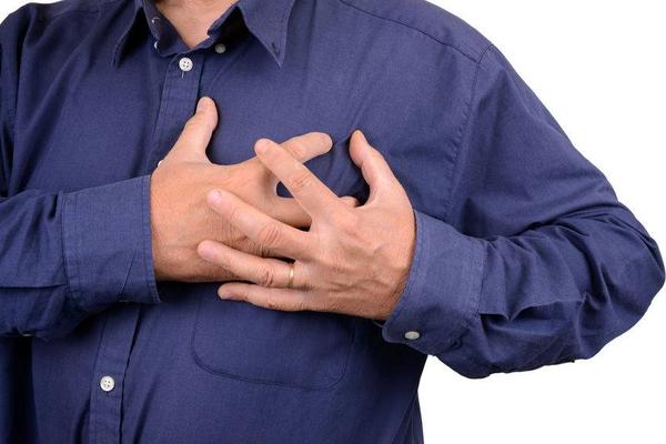 心肌梗塞|心肌梗塞来报道时,身体会有5个症状,需留心观察,别忽视