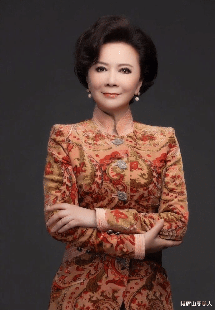 峨眉山周美人|奔五的女人，不要把自己打扮得很廉价，这3种搭配最好不要有