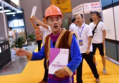 无人问津|53岁“光头强”:热度消退后无人问津,娇妻子虚乌有,至今没媳妇