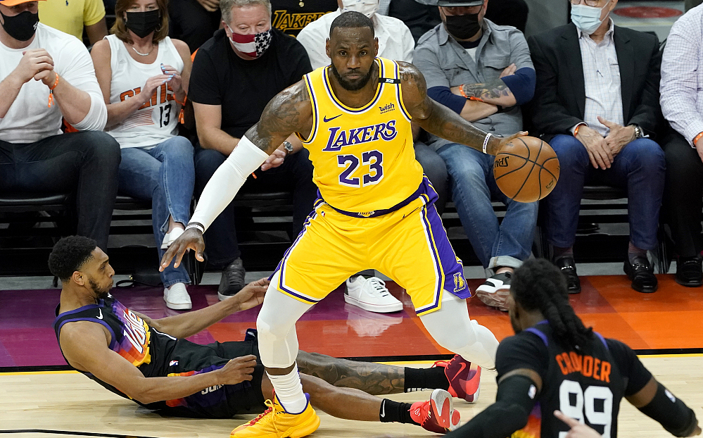 勒布朗·詹姆斯|赢球或回家！詹姆斯承诺太硬气，0分施罗德也表态，库兹马发狠话