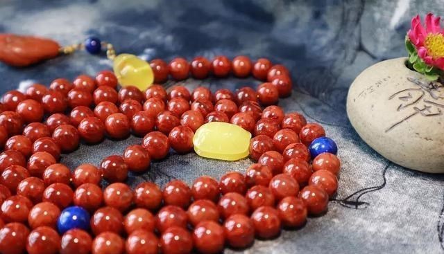 琥珀蜜蜡|同样是“玛瑙”，为啥南红玛瑙那么贵？
