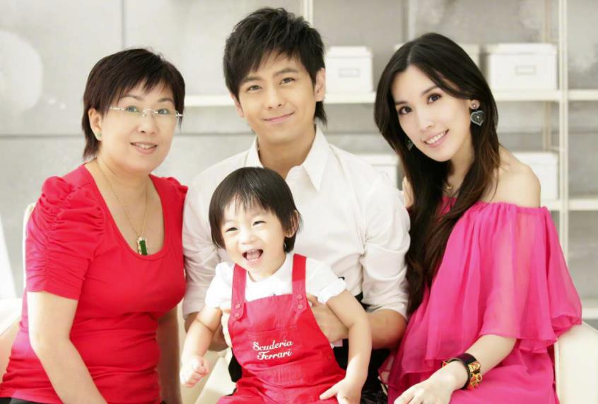 陈若仪|陈若仪跳舞还叫来怀孕5个月的老师陪着，动作僵硬被侃像电线杆