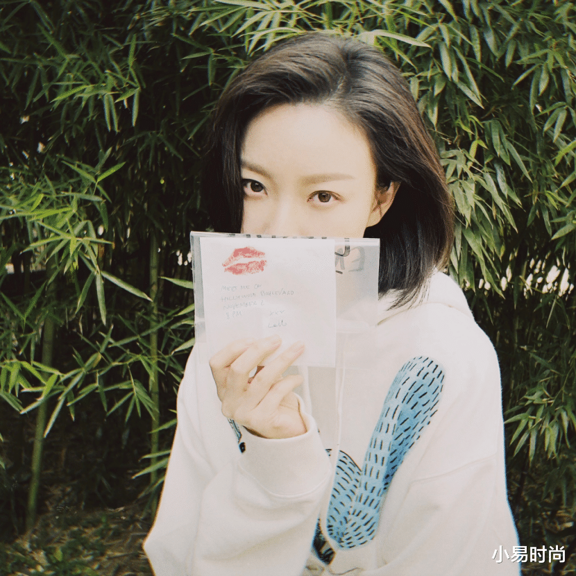 穿衣搭配|温柔似水的风格真是“直男斩”！看倪妮就知道，随性服装尽显端庄