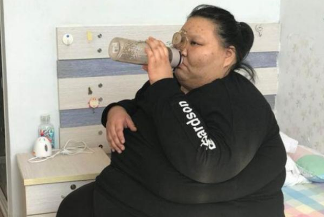 运动|400斤姑娘把床压塌，爸妈一脸嫌弃，如今瘦身归来，网友：不敢认