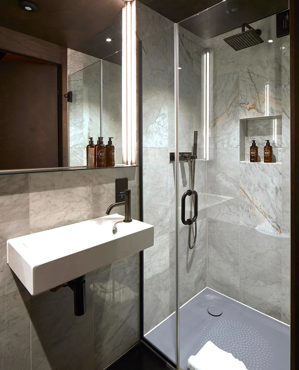 亿伽设计│酒店设计│集装箱公寓酒店：用回收集装箱构成的现代化公寓酒店