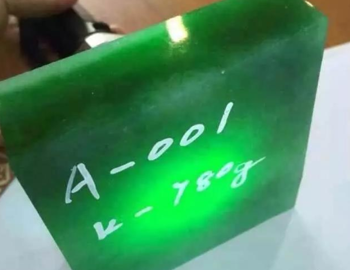 翡翠|又一传奇翡翠原石，5亿标王又如何，赌石还是要看运气