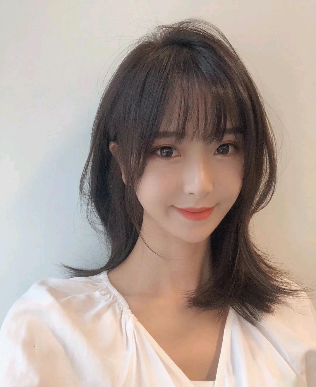 发型|今夏流行短发发型，减龄时尚不说还很显脸小，方脸女孩也适合