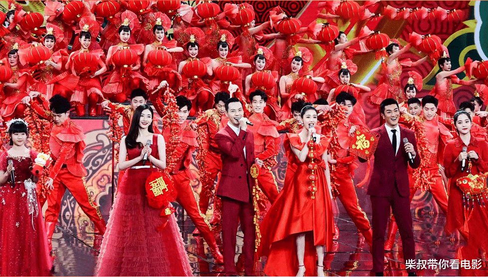 春晚|春晚槽点大集合：王一博差点摔下舞台、薇娅唐艺昕撞衫、零点报时出误差