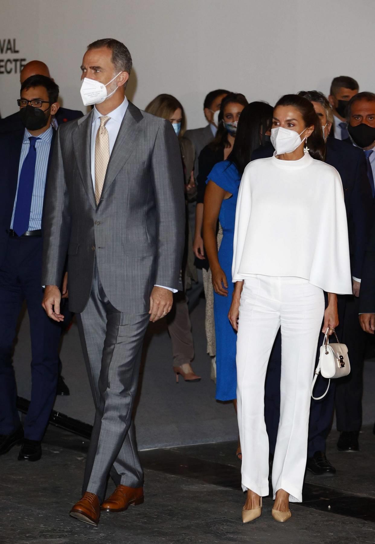 欧美时尚前线|西班牙王后今年穿衣频频选小众品牌，“莱蒂齐亚效应”持续发酵