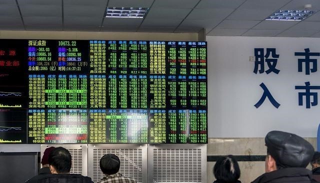 A股 中国股市：利空突袭，一跌再跌！A股还有机会上车吗？值得警惕