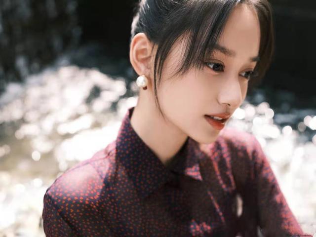 旗袍公馆|撞脸倪虹洁,还是“三校第一”,叫夏梦的姑娘都是有颜又有才?
