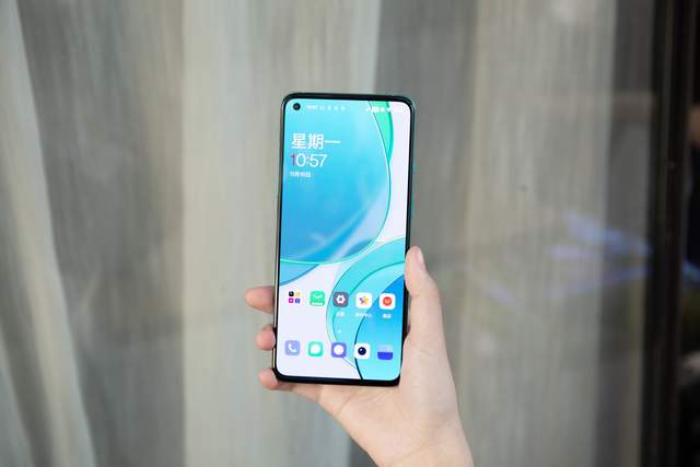 realme|网友吐槽realme亮度调节体验，官方解释自动调节延迟亮了