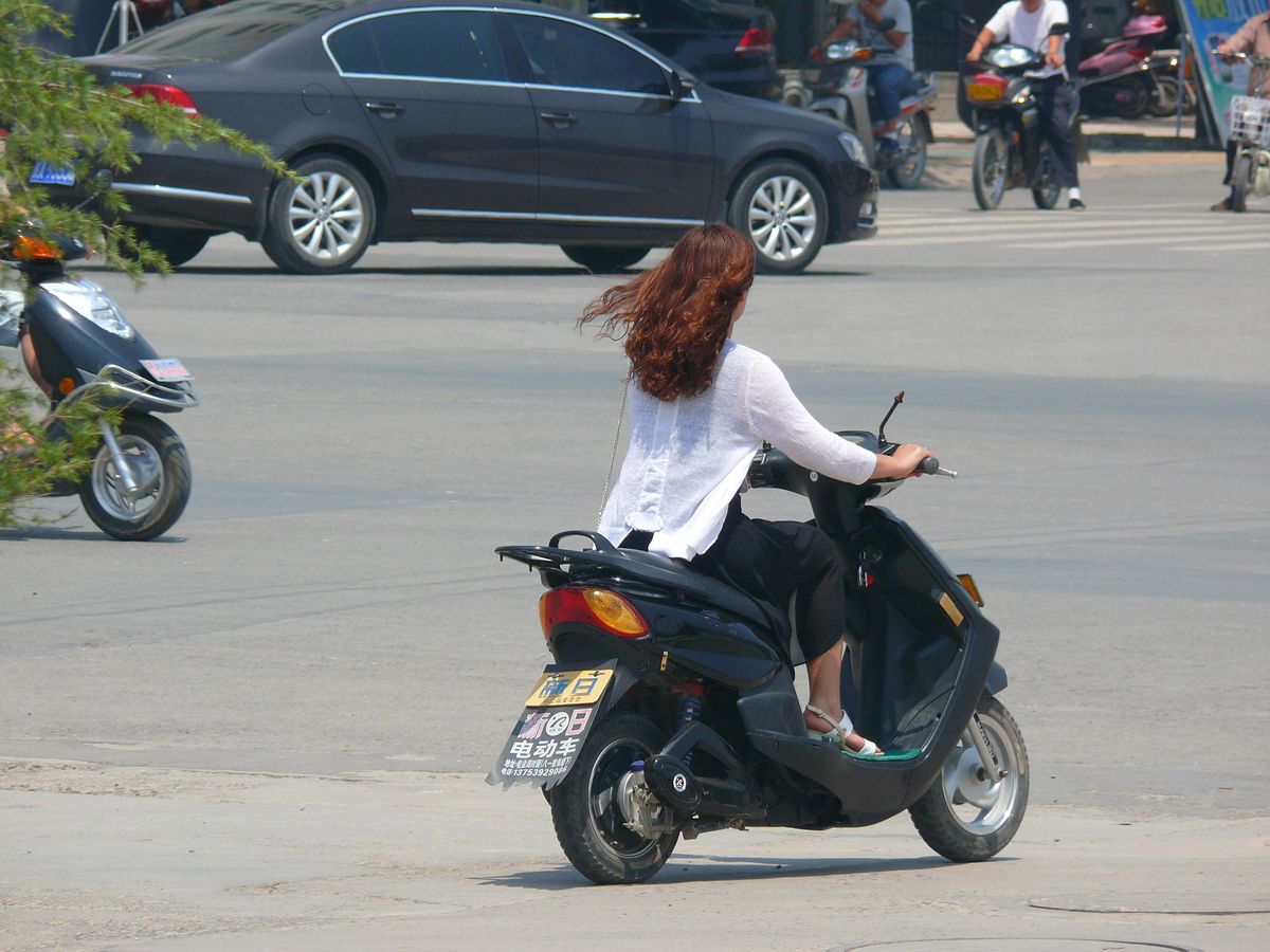 天下未来车 摩托车和电动车被禁止，孩子上学怎么办？专家这样说