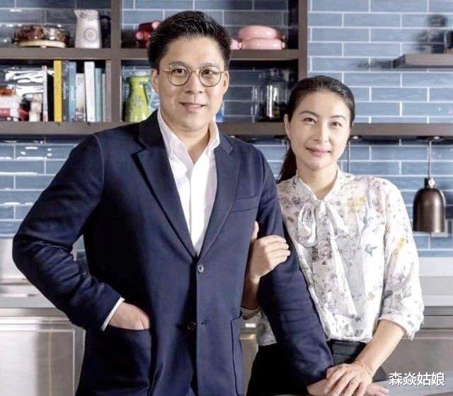 张钰|郭晶晶赴日本当评委，霍启刚带仨娃日常曝光，他的真面目藏不住了