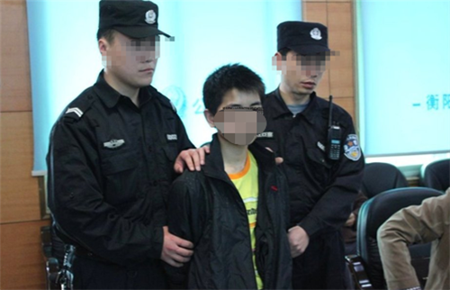 12岁男孩杀死亲生姑妈,死亡照片惨不忍睹,背后原因值得反思!