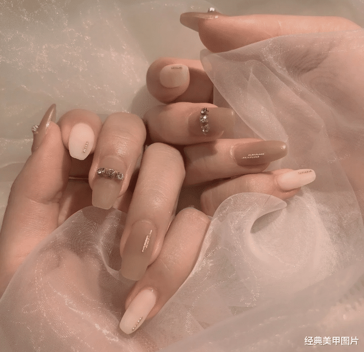 美甲|不挑肤色的温柔风美甲，巨好看！快存图！