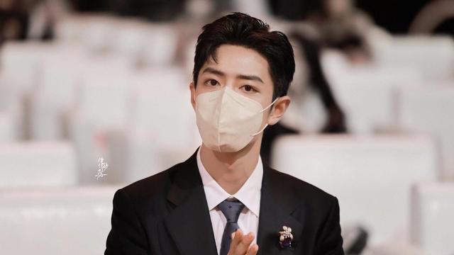 肖战|肖战对吴宣仪生疏避嫌，对杨紫巴结提裙子，其中原因只有老粉知道