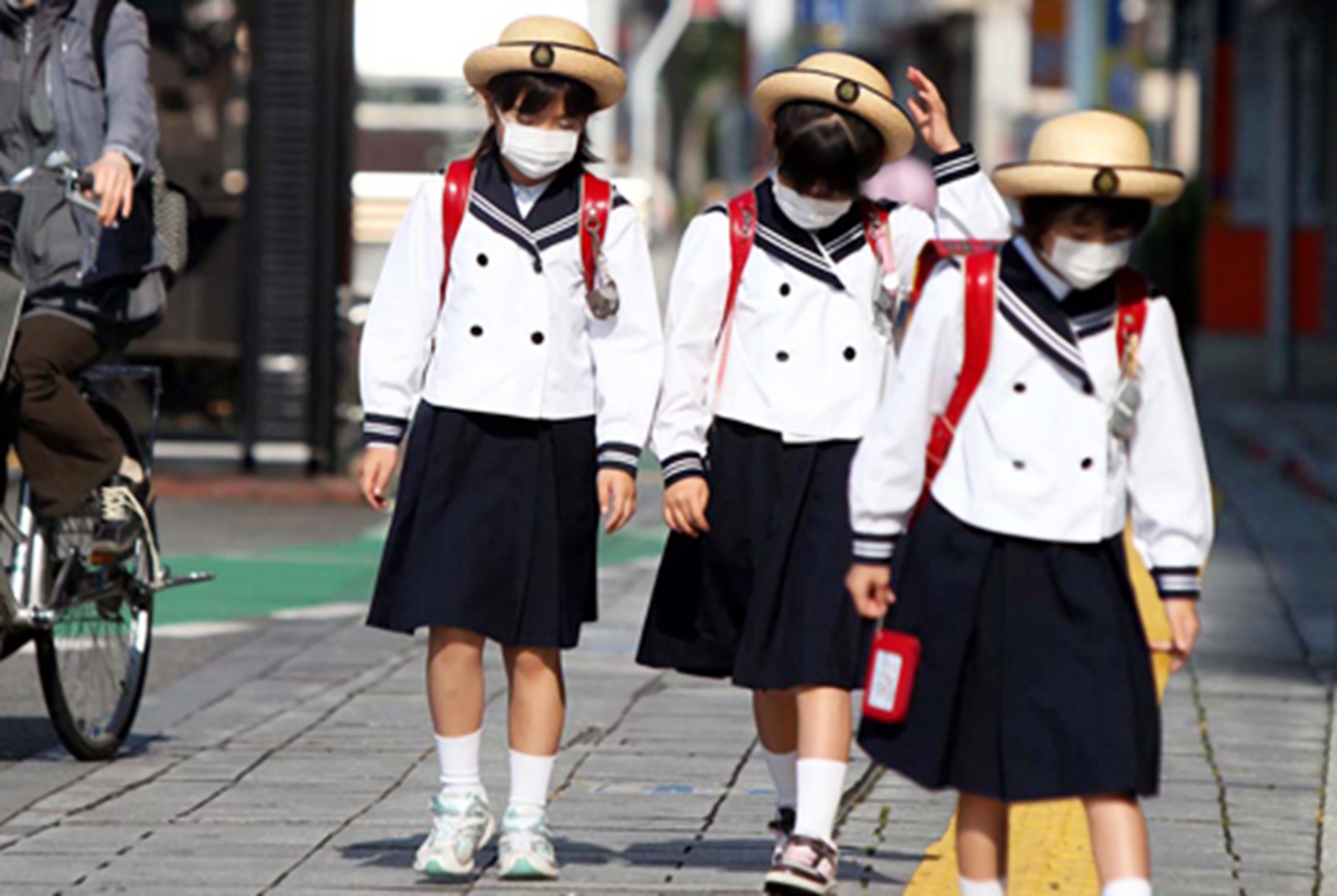 日本校服“取消性別差異”，裙子變褲子學生難接受，中國網友樂瞭-圖6