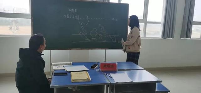 教师|南阳市第六完全学校高中 真正的师者：点亮自己的心 照亮别人的路