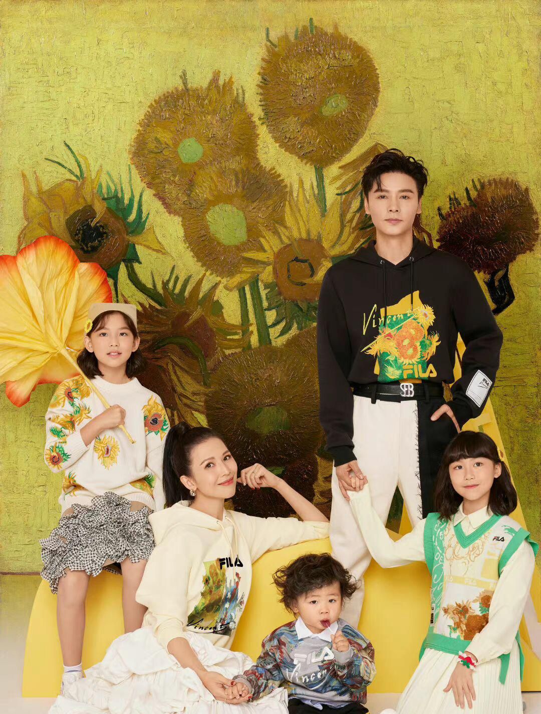 马思纯|蔡少芬罕见秀出全家福，同穿亲子装状态在线，活力满满幸福又温馨