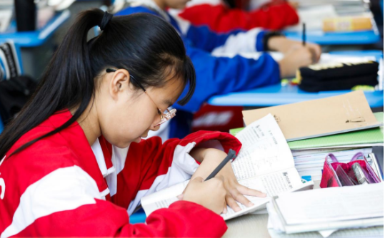 糯妈育儿经|“建议取消教师寒暑假”,老师:我们能挺得住,学生受得了吗?