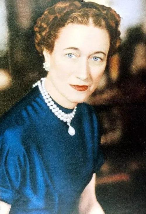 英国|爱德华八世42岁为爱退位，死前却要求见女王，无儿无女只能靠侄女