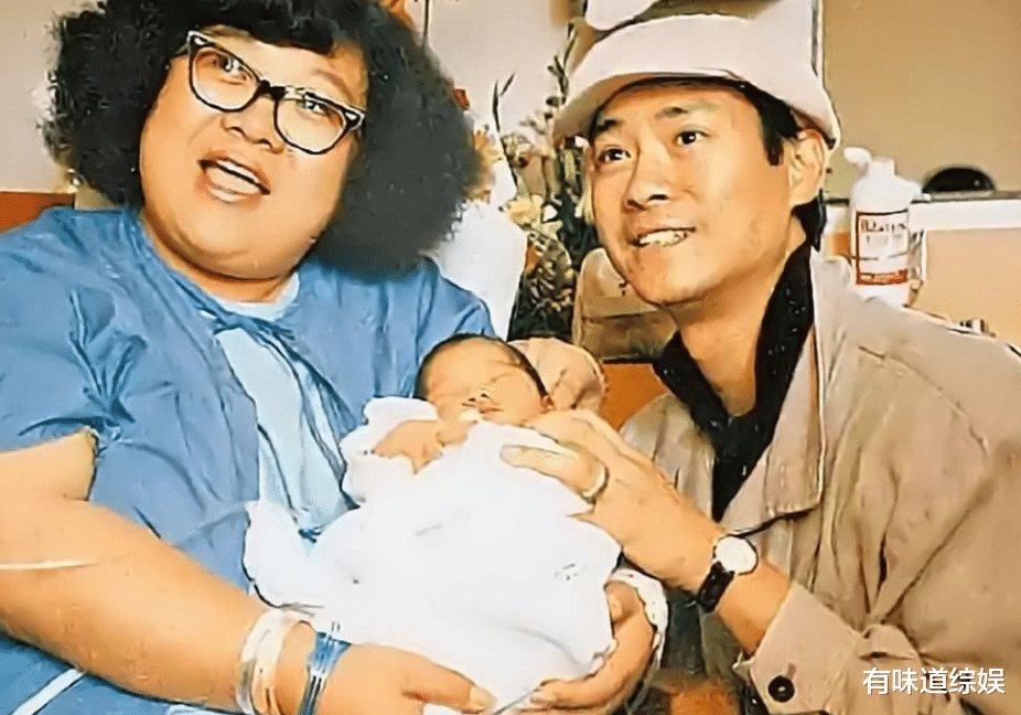 谢贤|谢贤接吻都不肯摘墨镜，而他戴了38年假发，只在前妻葬礼上时摘过