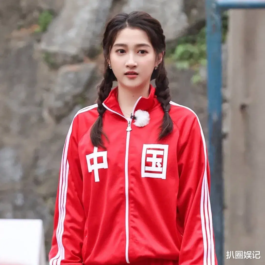 高定|刘浩存已经把影后内定下来了，她团队早前还以影后的身份借高定礼服？