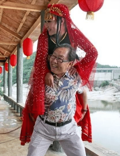 马德华|妻子是“嫦娥”，儿子是总裁，76岁的马德华成人生赢家