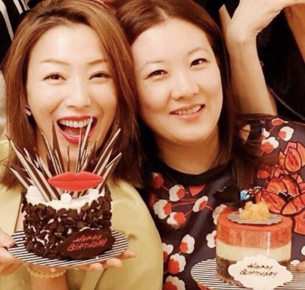 Angelababy|郑秀文晒聚会照，被甘比搭着肩膀姐妹情深，61岁钟楚红优雅知性