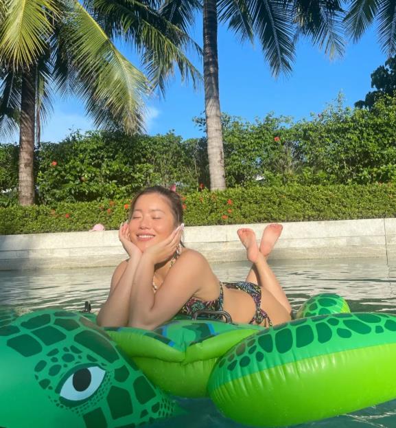 王菊|她曾被嘲又黑又胖，如今终于翻红：自信的女生就很性感！