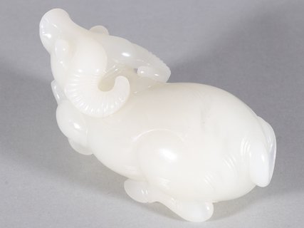 和田玉籽料|和田玉籽料牛气冲天摆件