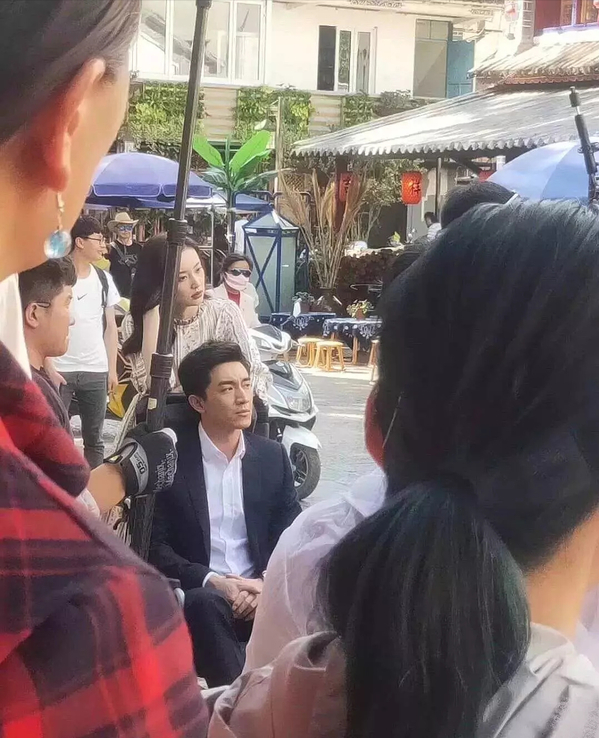 林更新|林更新太好偶遇了！网吧夜宵摊小卖部都被拍到，无修图真的一绝