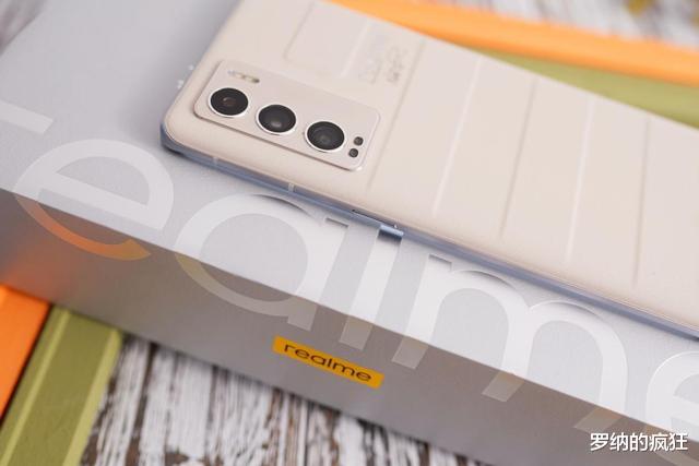 realme|realme双十二再放大招，两款新机史上最低，标配直接升顶配