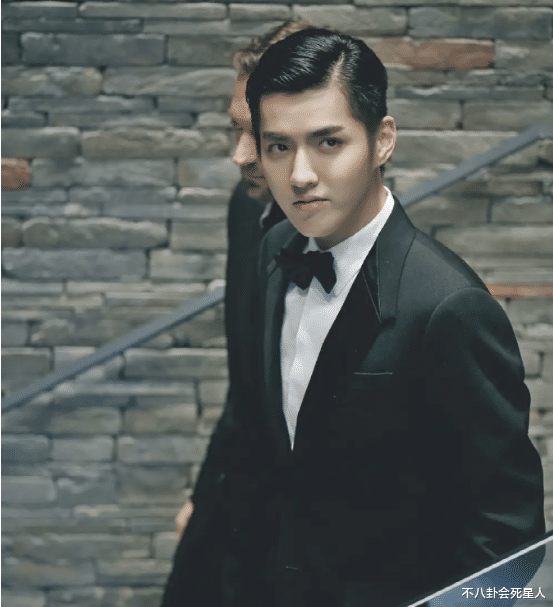 吴亦凡|一笑就颜崩明星：吴亦凡没有嘴角，刘亦菲牙龈幻灭，杨紫肌肉乱走