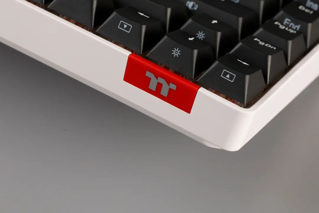 LG|紧凑、全面型选手！Tt领航员C360 RGB三模机械键盘